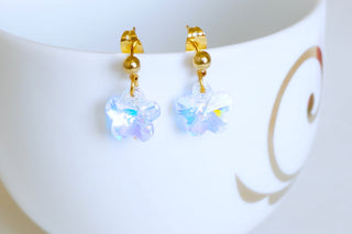 Earrings made with Swarovski crystals from divuscreations